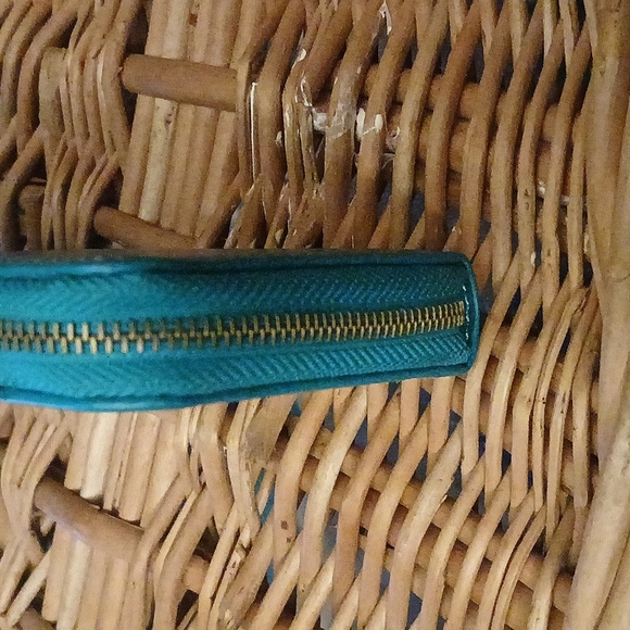 Megshi Genuine Leather Teal Zip Around Wallet - Picture 4 of 9